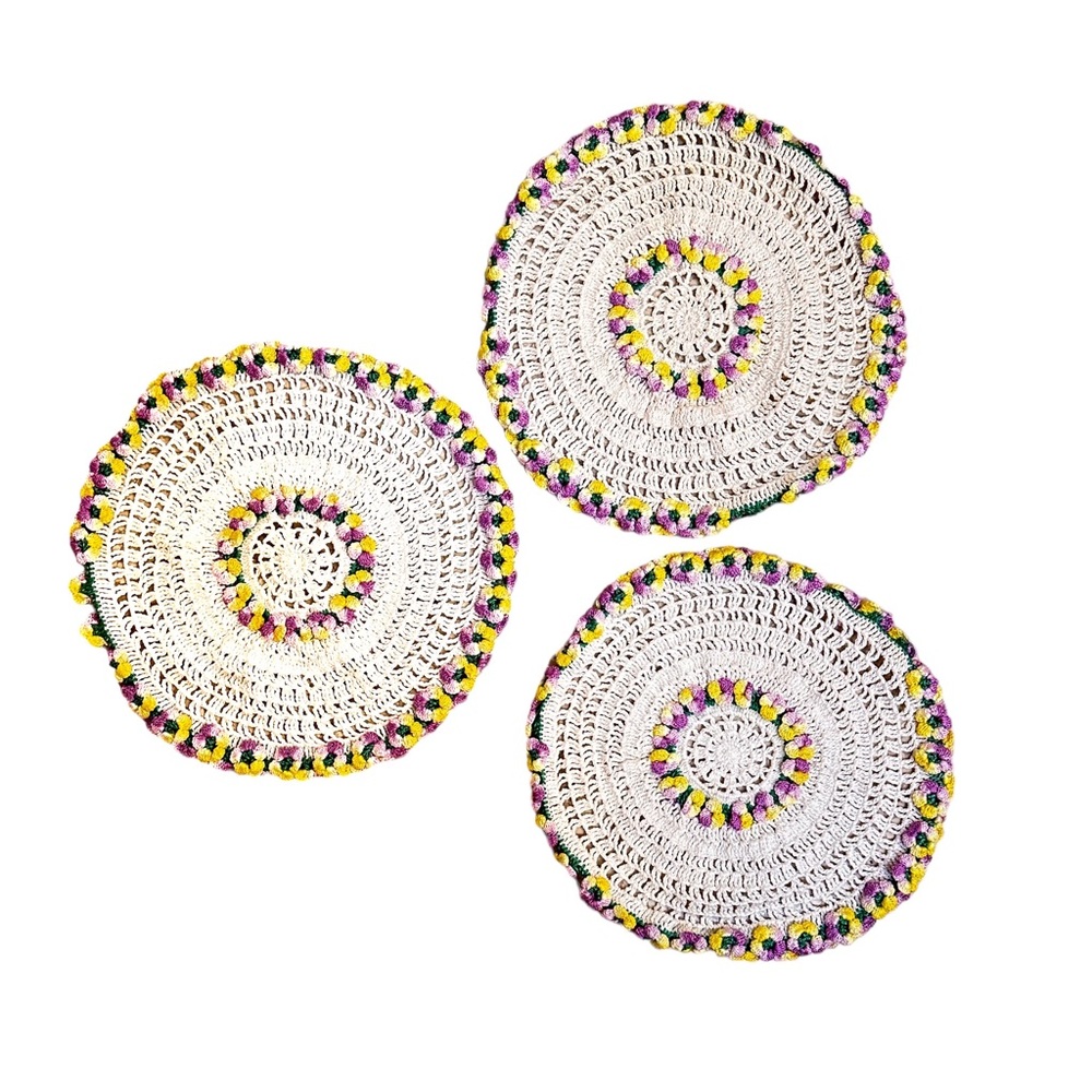 Vtg Pansy Crochet Doilies Set of 3  EUC  10” 
cottagecore